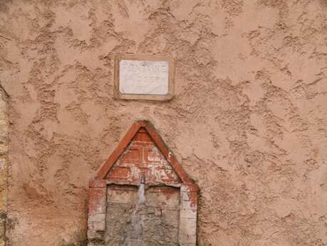 Eperon alley fountain