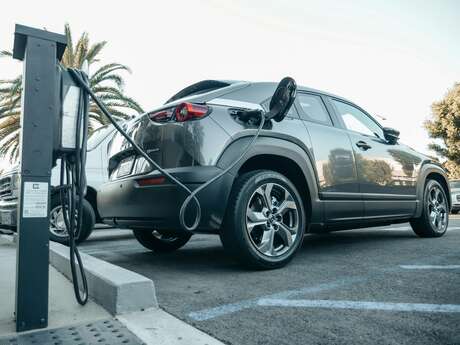 Bornes de recharge véhicule électrique - Jonquerettes
