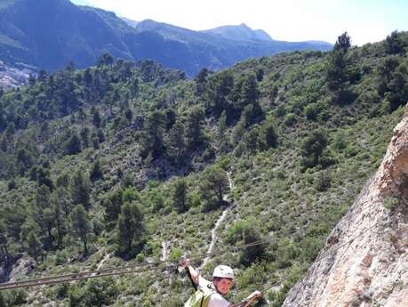Accompagnement via ferrata rocher de 9h parcours sportif - Salamandre Escalade