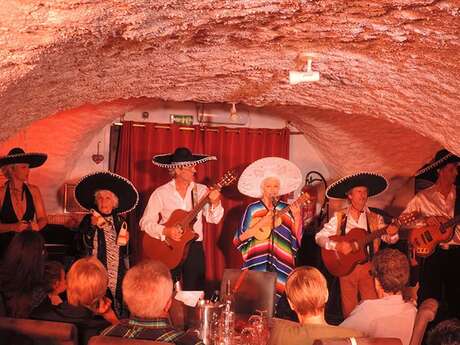 Déjeuner spectacle au Gîte 05