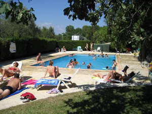 Aire de Camping car- Camping les Clos*