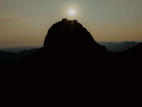 Lever de soleil sur le Grand Site de France Montségur, Aura solaire