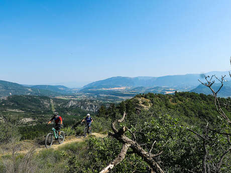 Le Suprême MTB-Aufenthalt, reines „Down-Country“-MTB! Le Suprême MTB-Aufenthalt, reines „Down-Country“-MTB!