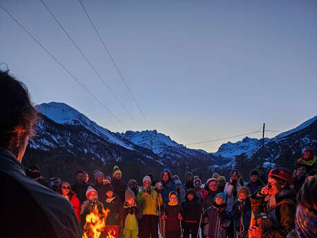Balade à skis aux flambeaux