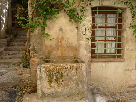 Fontaine rue Montolivet