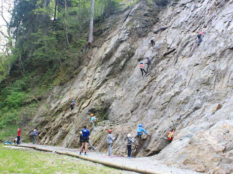 Cours d'escalade en falaise au centre de Megève