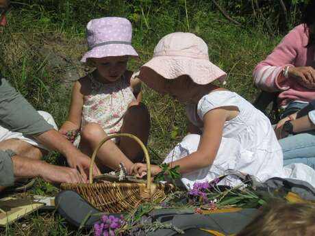 Ateliers Nature pour les 3 - 6 ans - Odile Martin Cocher - Aventure Verticale La Meije Ateliers Nature pour les 3 - 6 ans - Odile Martin Cocher - Aventure Verticale La Meije