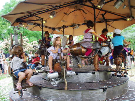 A cow on a merry-go-round and its Orgameuh