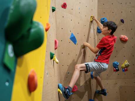 Découverte de l'escalade et cabane dans la foret au Club enfants
