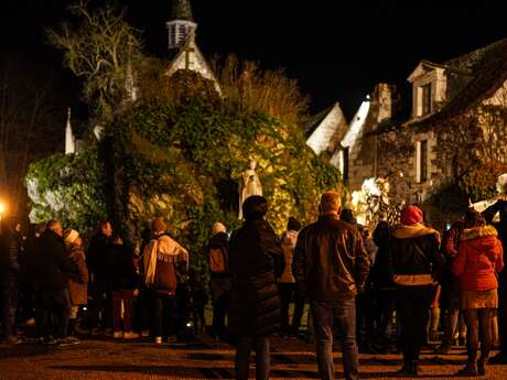 Petite cité d'Anjou en lumière à Béhuard