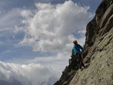 Stage escalade grandes voies dès 11 ans -Cie des guides Chamonix