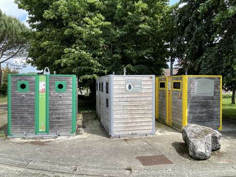 Bornes de tri salle polyvalente de Vazerac Bornes de tri salle polyvalente de Vazerac