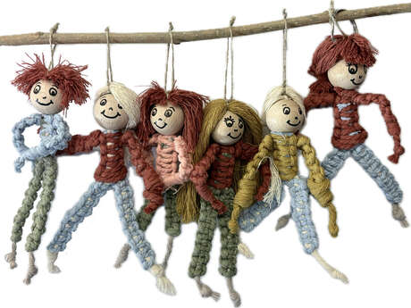 La vie du parvis - "Figurines en macramé"