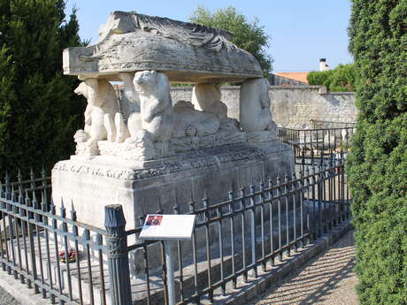 Visite : Le cimetière de Rochefort