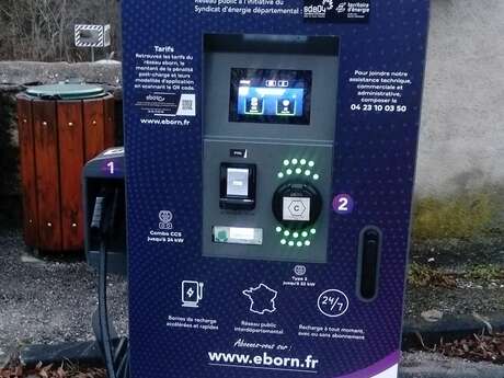 Borne de recharge pour véhicules électriques