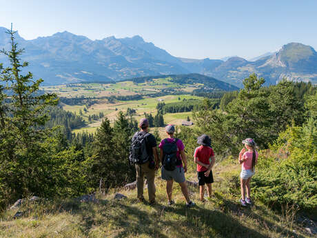 Nature, jeux et souvenirs en famille : l’essence d’un séjour au Dévoluy.