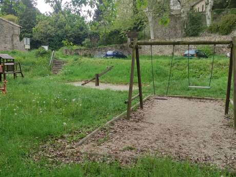 Aire de jeux à Camon