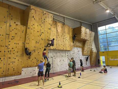 Mur d'escalade - Gymnase du lycée des métiers Martin Bret