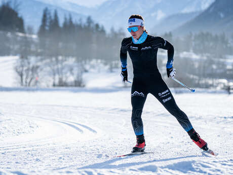 Ski nordique sous la pleine lune
