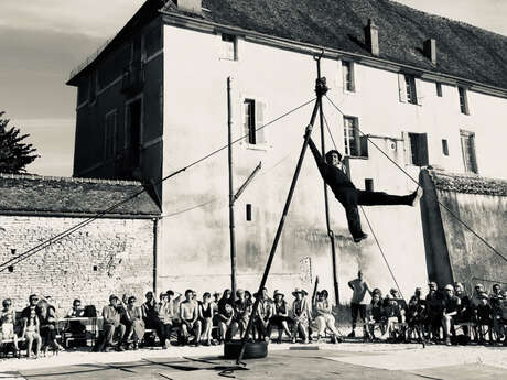 Cirque : Instable