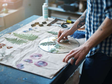 Atelier herbier sur papier recyclé