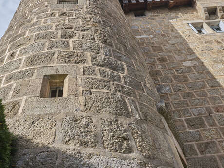 Découverte des maisons fortes