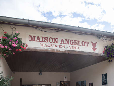 Open doors at the Caveau Angelot