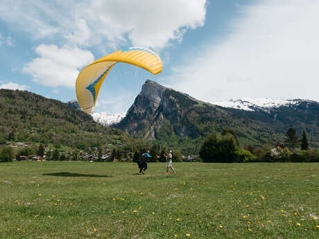 Introductory paragliding courses