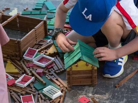 Rendez-vous au manoir de Vaubonnais - Construire et déconstruire en jouant - La Pierre