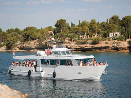 Promenade en mer commentée des 13 calanques  avec l'Atlantide