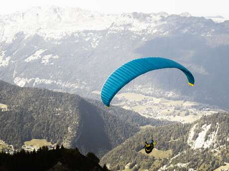 Paragliding school with Aravis Parapente