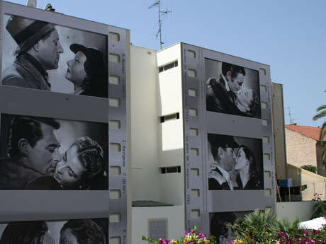"Kisses from the cinema" painted wall