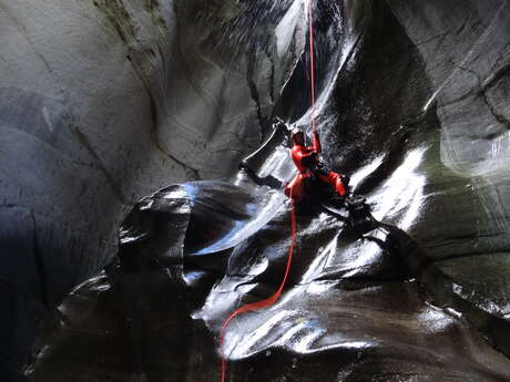 Spéléologie - la Grotte de Balme - Bureau des Guides