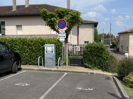 Borne de recharge pour véhicules électriques Meauzac