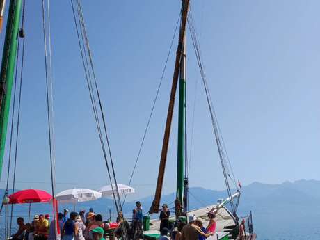 Aperitif outing on the boat La Savoie