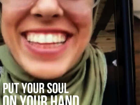 Put your soul on your hand and walk - Cinéalma