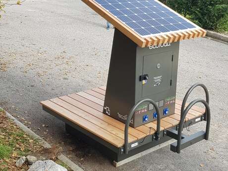 Station de recharge solaire pour vélos