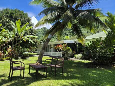 " Mata Api Fare Tiare " par Clesy