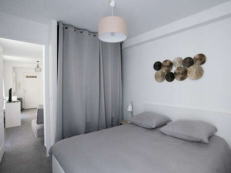 Apart By Jo rue St Pierre 7