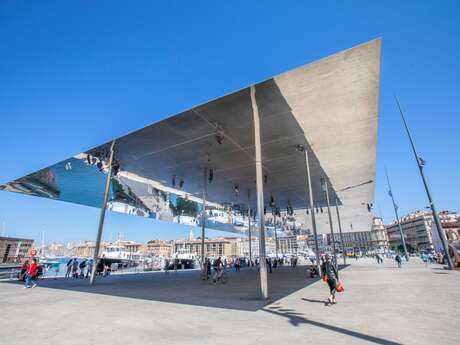 Paseo desde el Puerto Viejo hasta el estadio náutico Florence Arthaud