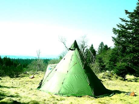 Journée petits trappeurs : club nature enfants d'une journée en pleine montagne sous un tipi