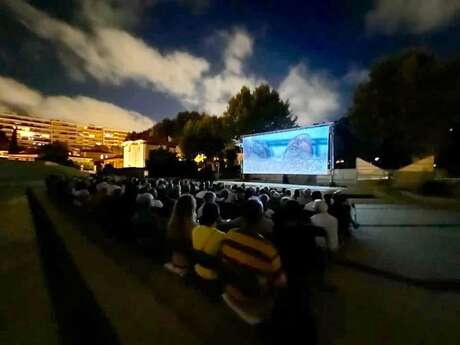 Cinéma en plein air - "Un p'tit truc en plus"