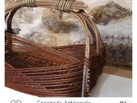 Atelier Vannerie d’osier Zarzo : Grand Panier sur Fond Plat avec Alexandra, proposé par APortée2Mains