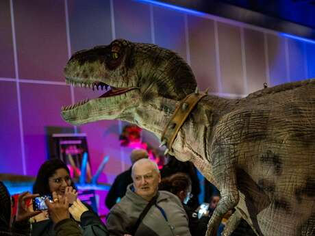 Exposición de superhéroes y dinosaurios