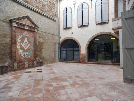 Guided tour around the Saint-Jacques church, discovery of the Compagnons' Cayenne