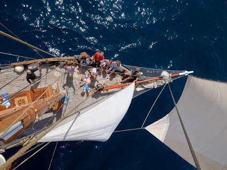 The Golden Islands aboard an old rig