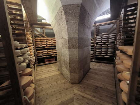 Fabrication de faisselle et visite des caves d'affinage