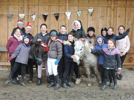 Chasse aux œufs avec les poneys