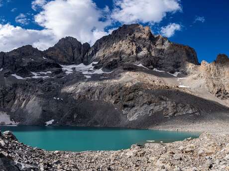 Le refuge et le lac du Pavé