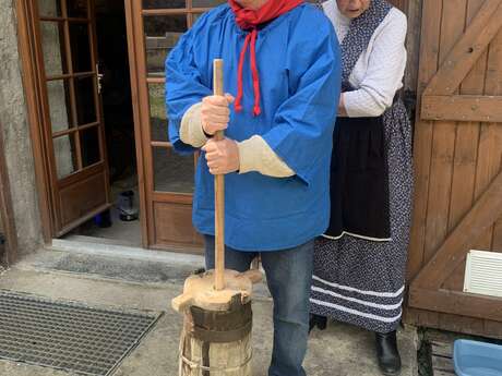 Fabrication du beurre à la baratte
